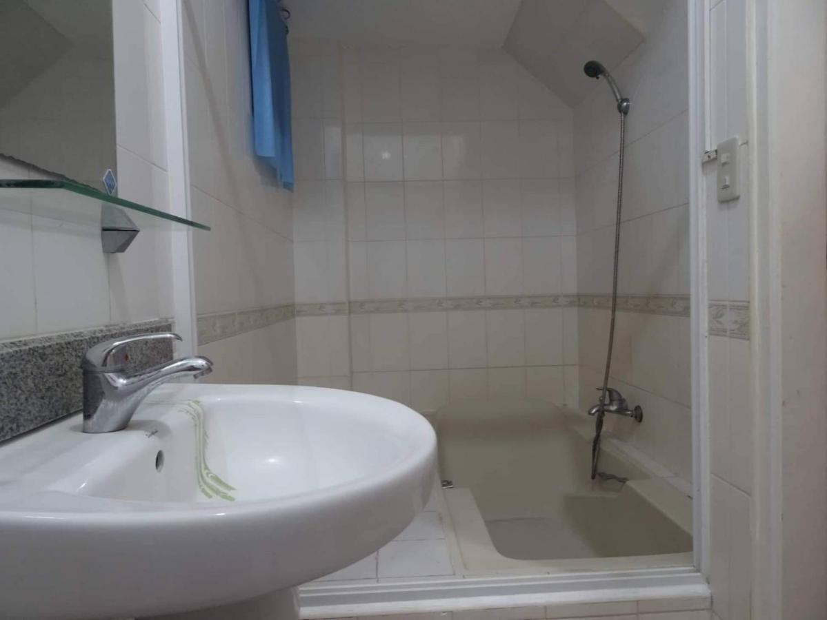 Julz Tropical Apartments Olongapo Buitenkant foto