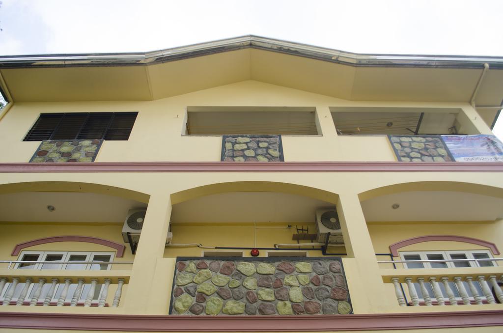 Julz Tropical Apartments Olongapo Buitenkant foto