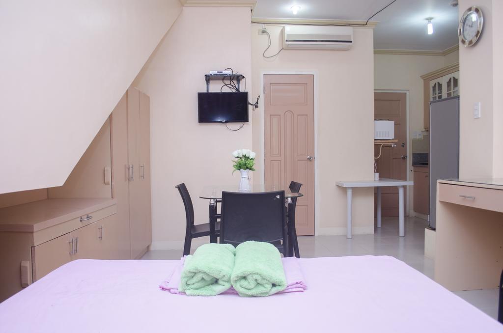 Julz Tropical Apartments Olongapo Buitenkant foto