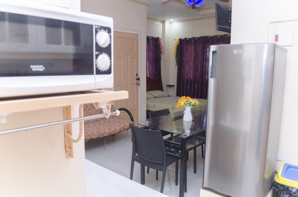 Julz Tropical Apartments Olongapo Buitenkant foto